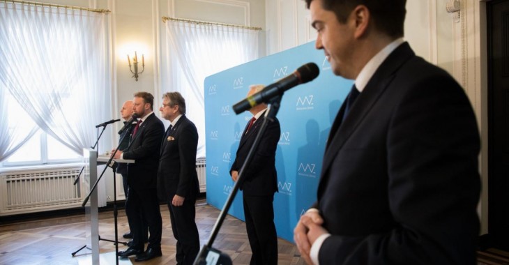 Policja wspiera w utrzymaniu kwarantanny w Polsce Policja wspiera w utrzymaniu kwarantanny w Polsce